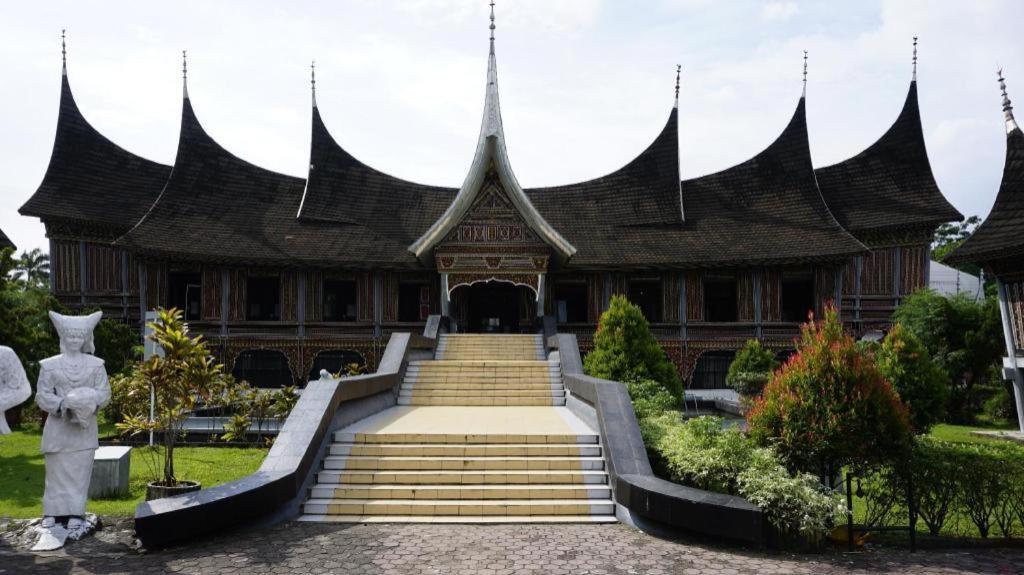 Oyo 375 Hotel Bougenville Syariah Padang  Exterior foto