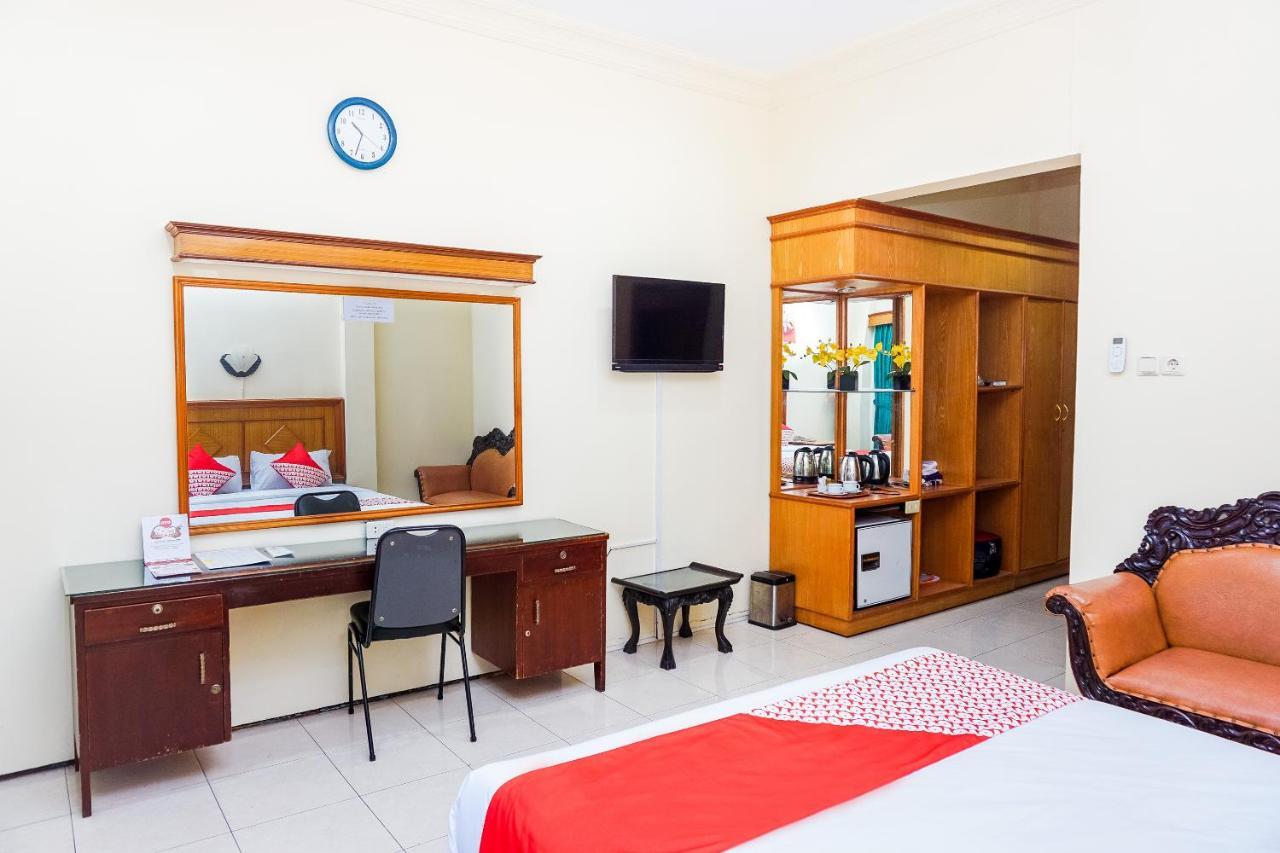 Oyo 375 Hotel Bougenville Syariah Padang  Exterior foto