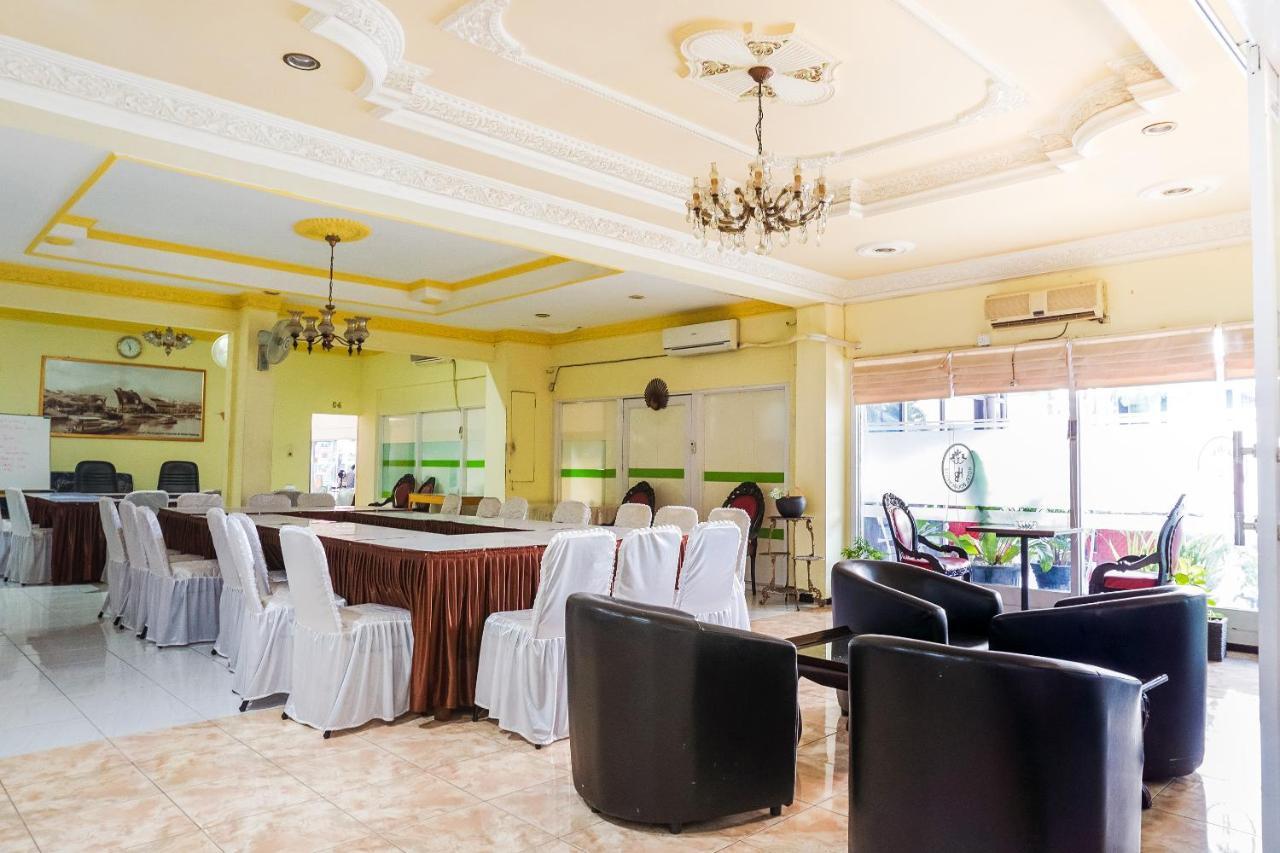 Oyo 375 Hotel Bougenville Syariah Padang  Exterior foto